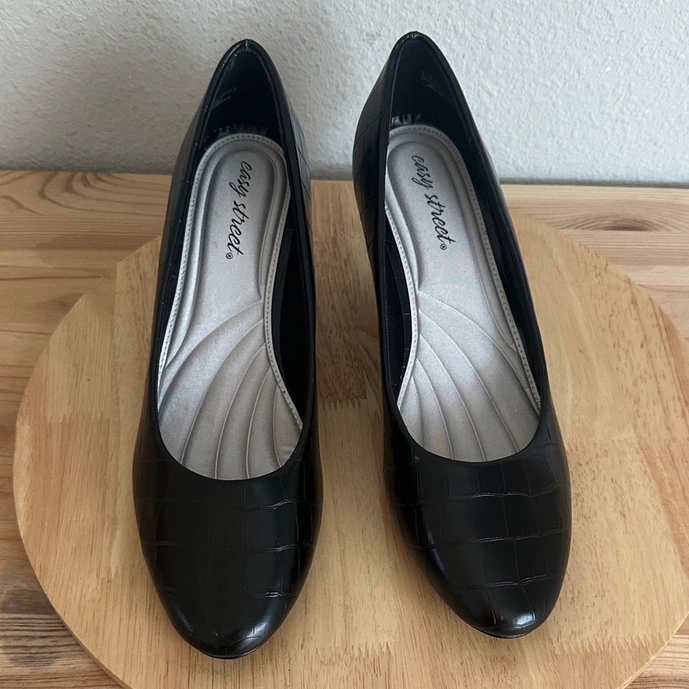 Easy Street Ballari Womens Round Stiletto Heel Pumps